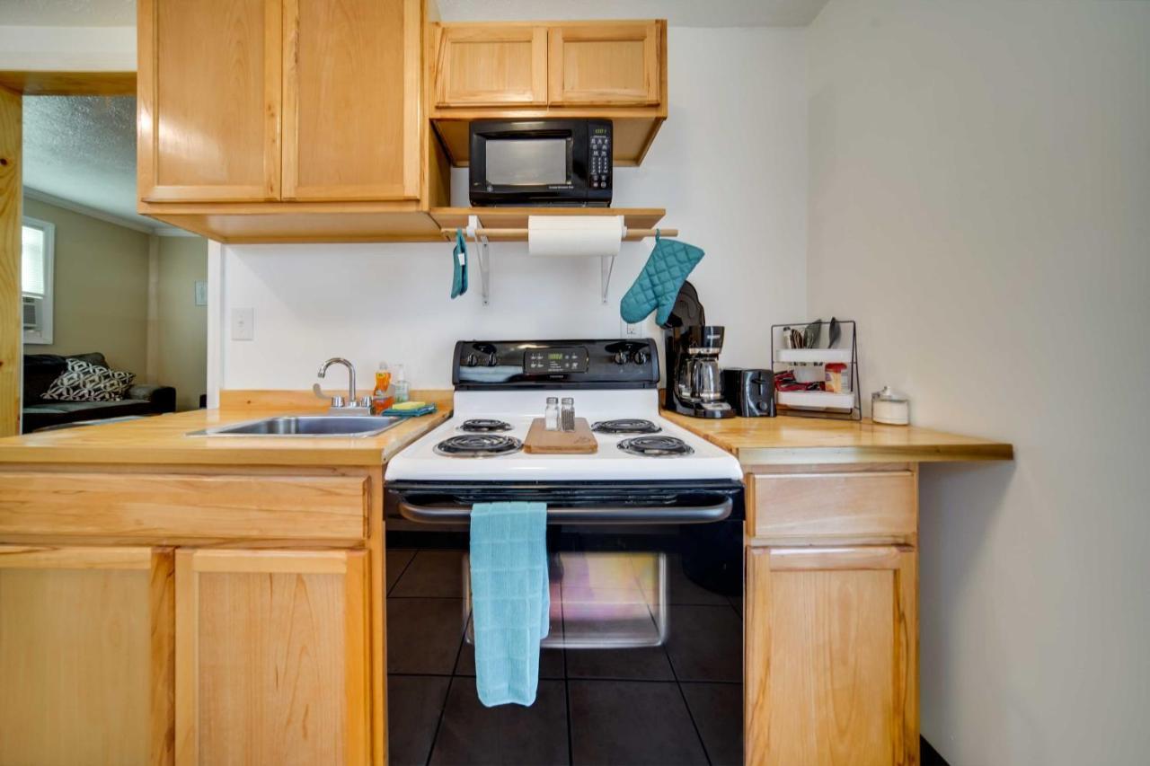 Geneva Cottage With Patio - Walk To Park, Lake Erie! エクステリア 写真