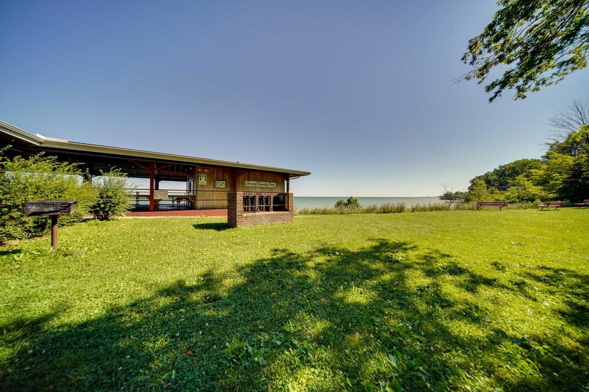 Geneva Cottage With Patio - Walk To Park, Lake Erie! エクステリア 写真